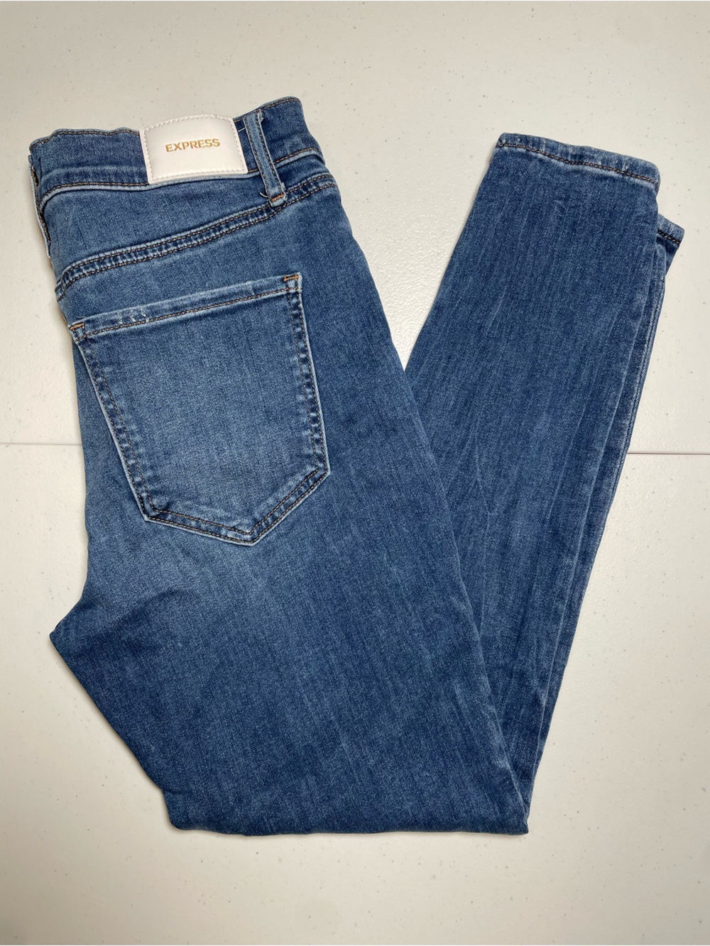 Express Skinny Mid Rise Jeans. Size 6S - Picture 2 of 10